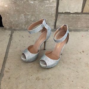 Dream Paris Swan High Heels